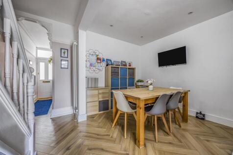 38 Hellyer Road, Milton-PorticoMarketing-SoldBy-22