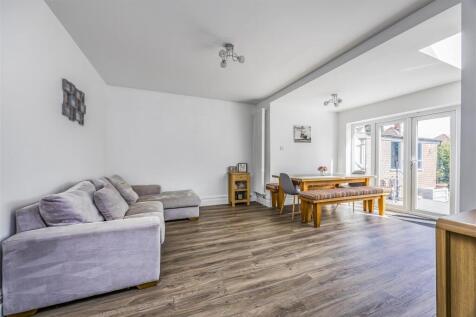 5 Woolner Avenue, Cosham-PorticoMarketing-SoldBy-2