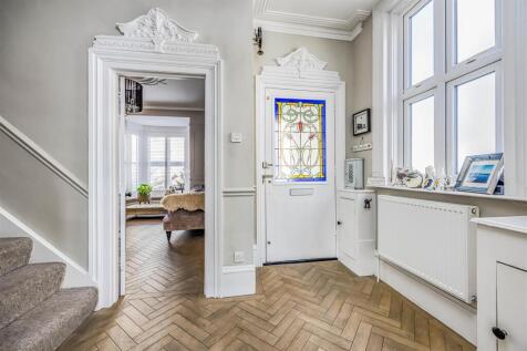 10 Kenilworth Road, Southsea-Smalll-PorticoMarketi
