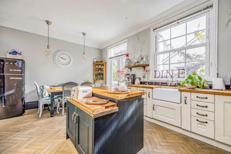 10 Kenilworth Road, Southsea-Smalll-PorticoMarketi