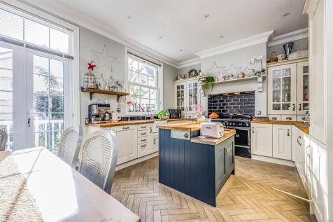 10 Kenilworth Road, Southsea-Smalll-PorticoMarketi