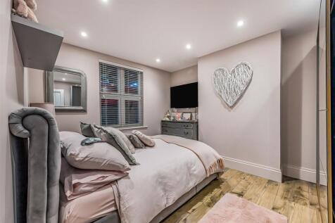 10 Kenilworth Road, Southsea-Smalll-PorticoMarketi