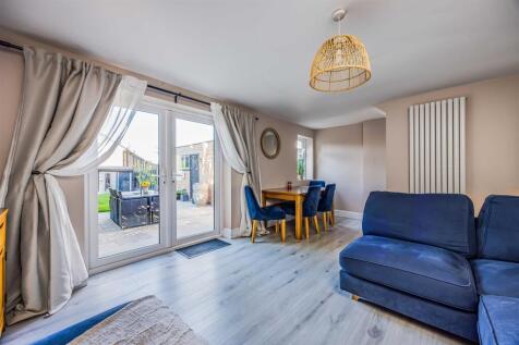 155 High Lawn Way, Havant-Small-PorticoMarketing-S