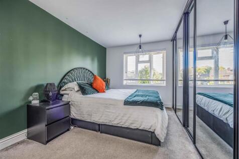 155 High Lawn Way, Havant-Small-PorticoMarketing-S
