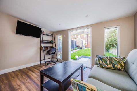 155 High Lawn Way, Havant-Small-PorticoMarketing-S