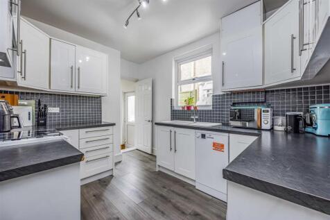 62 Pitcroft Road, Portsmouth-Small-PorticoMarketin