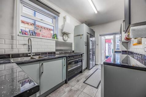 18 Thurbern Road, Portsmouth-Small-PorticoMarketin