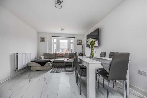 24 Coddington Grove, Waterlooville-Small-PorticoMa