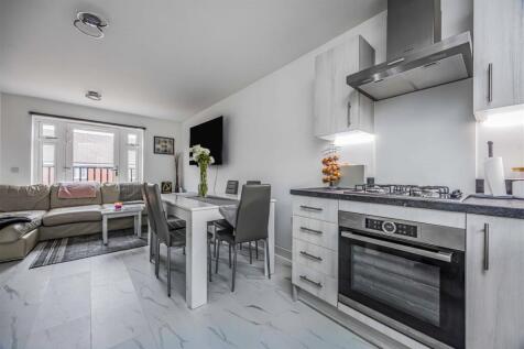 24 Coddington Grove, Waterlooville-Small-PorticoMa