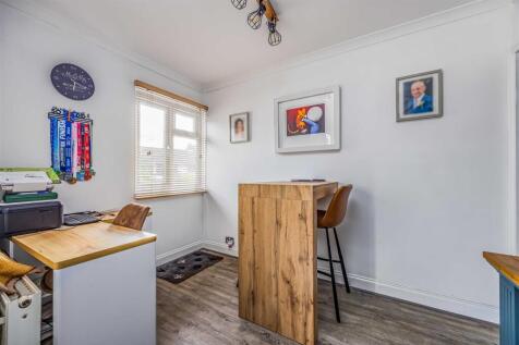 6 Stanford Close, Paulsgrove-Small-PorticoMarketin