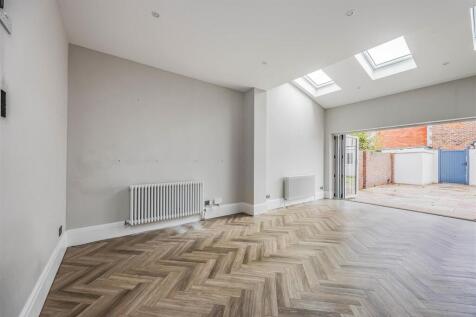 68 Kirby Road, Copnor-Small-PorticoMarketing-SoldB