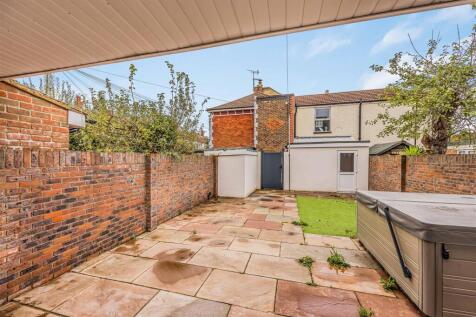 68 Kirby Road, Copnor-Small-PorticoMarketing-SoldB