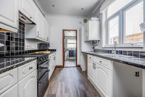 81 Manor Road, Fratton-Small-PorticoMarketing-Sold