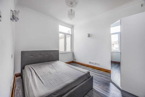 81 Manor Road, Fratton-Small-PorticoMarketing-Sold