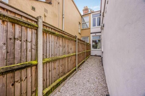 81 Manor Road, Fratton-Small-PorticoMarketing-Sold