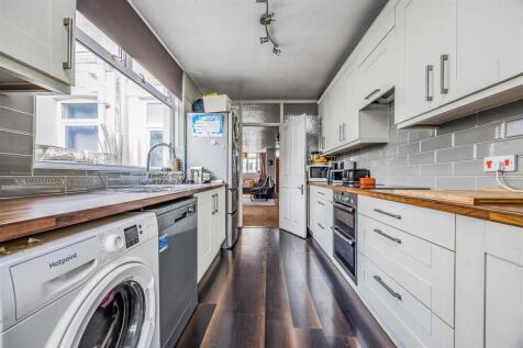 153 Landguard Road, Southsea-Small-PorticoMarketin