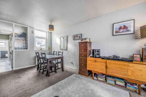 153 Landguard Road, Southsea-Small-PorticoMarketin