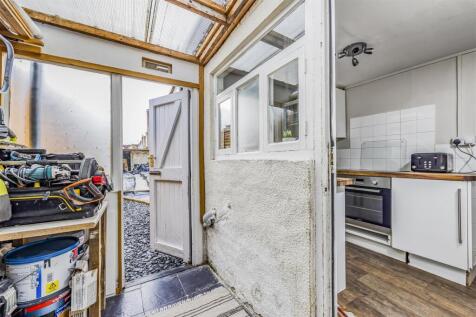 52 Alver Road PO1 5HW-PorticoMarketing-SoldBy-9.jp