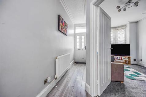 8 Wallington Road, Copnor-Small-PorticoMarketing-S