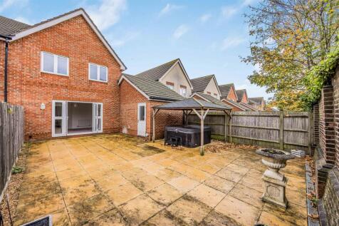 27 Guardians Way, Portsmouth-Small-PorticoMarketin