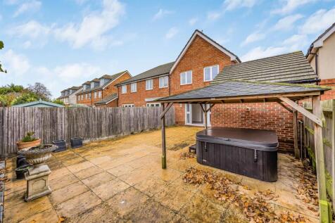 27 Guardians Way, Portsmouth-Small-PorticoMarketin