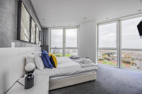 127 No.1 Buliding, Gunwharf Quays, Portsmouth-Port