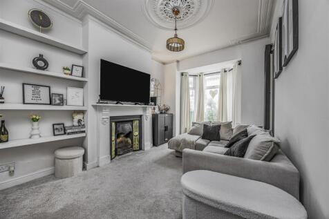 15 Lyndhurst Road, Copnor-PorticoMarketing-SoldBy-