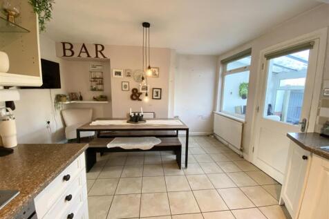 Dining kitchen