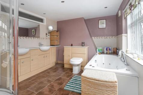 En Suite Bathroom