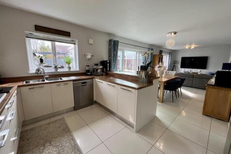 Dining kitchen