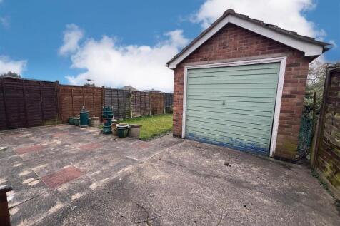 Garage / Garden
