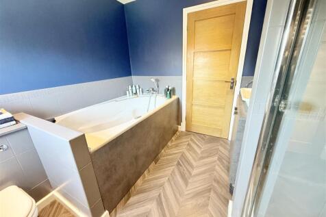 En Suite Bathroom