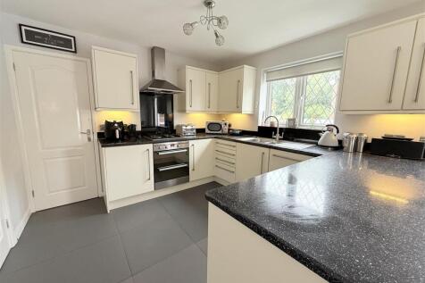 Fitted Dining Kitchen