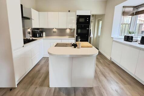 Fitted Kitchen