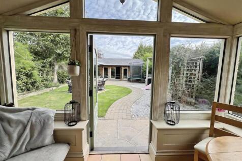 Breakfast Area Overlooking Garden
