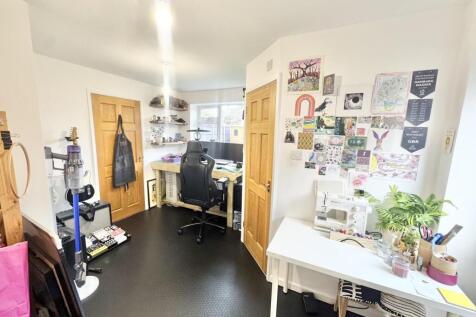 Study Room / Fourth Bedroom