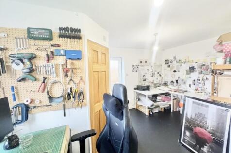 Study Room / Fourth Bedroom