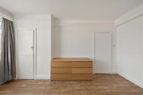 Studio Room
