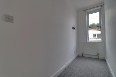 bedroom4