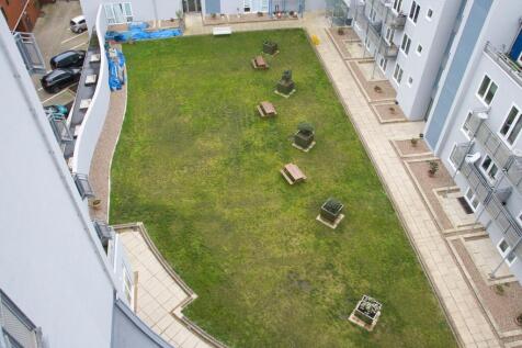 Garden - EweMove Swindon South