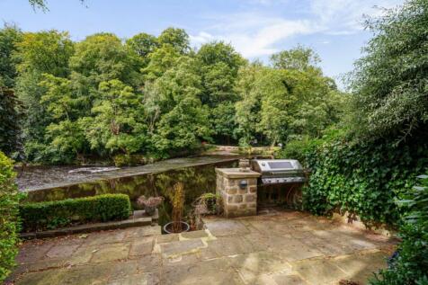 Riverside Courtyard