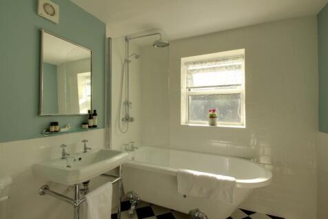 EweMove Harrogate Bathroom