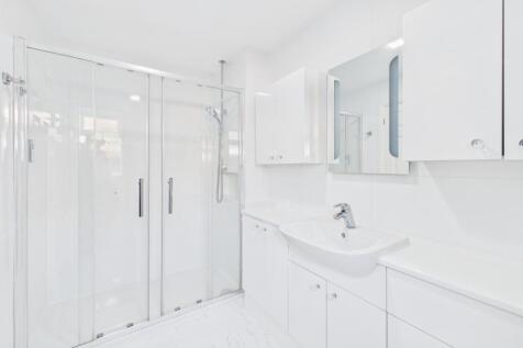 CAM03162G0-PR0354-STILL013