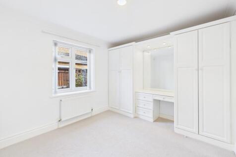 CAM03162G0-PR0354-STILL018