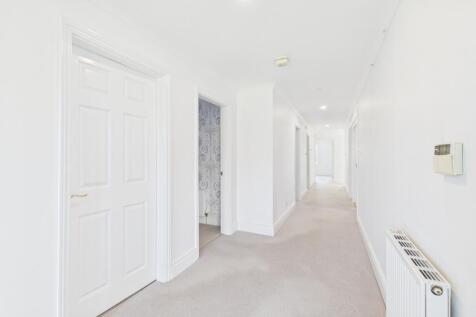 CAM03162G0-PR0354-STILL004