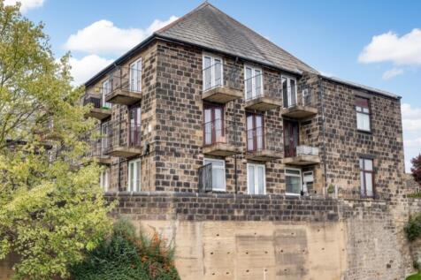 Top floor apartment with four balconies