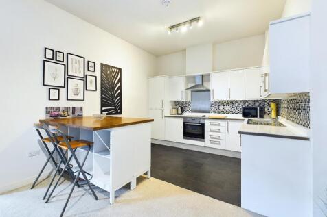 CAM03162G0-PR0150-STILL016