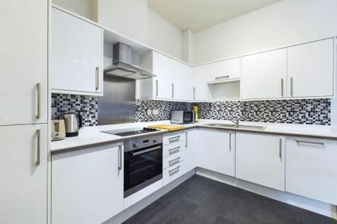 CAM03162G0-PR0150-STILL009