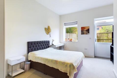 CAM03162G0-PR0150-STILL001