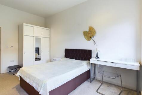 CAM03162G0-PR0150-STILL002